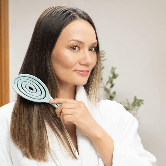brosse a cheveux boucles salle de bain