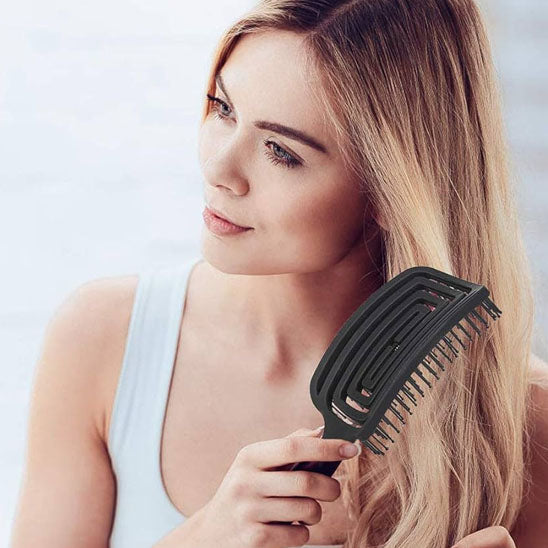 brosse a cheveux femme blonde