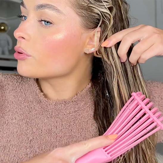brosse a cheveux rose femme