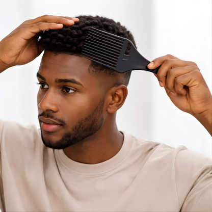 homme peigne afro